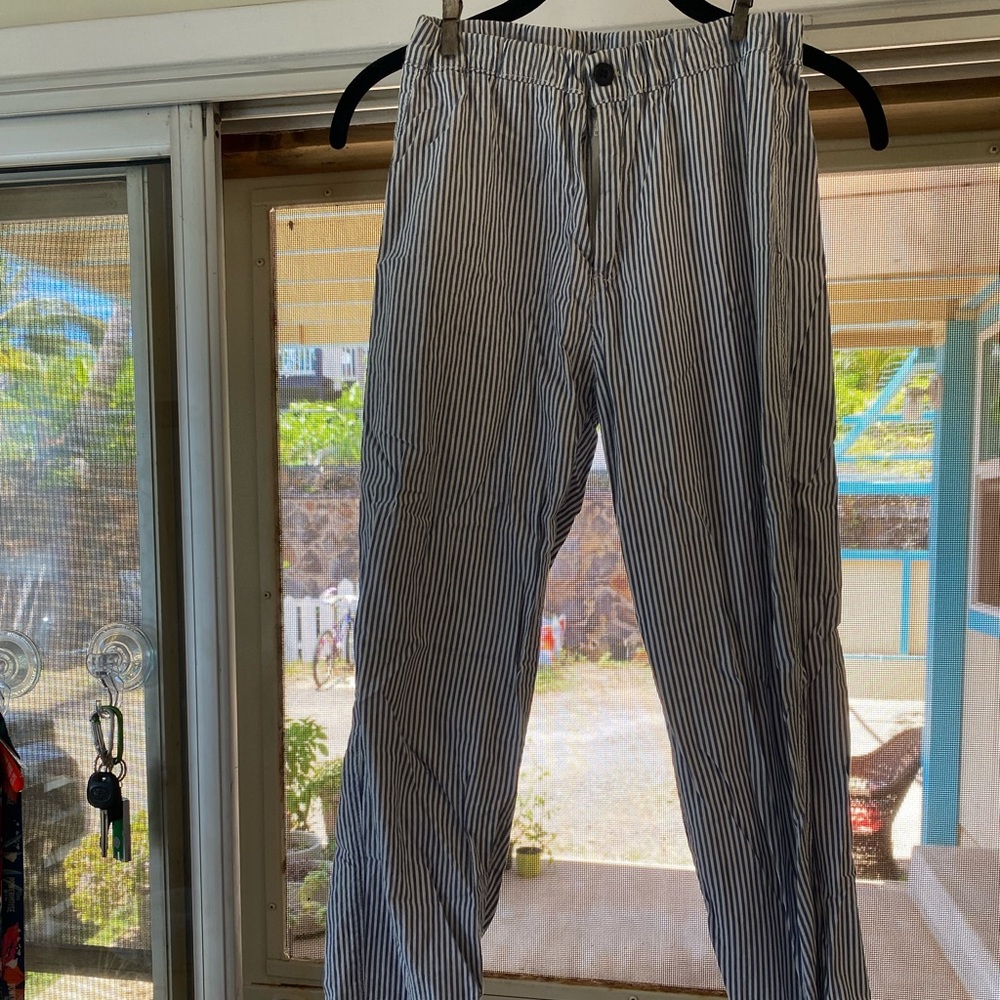 Brandy Melville Pinstripe pants! Straight leg & slightly cropped! ✨🤍💙